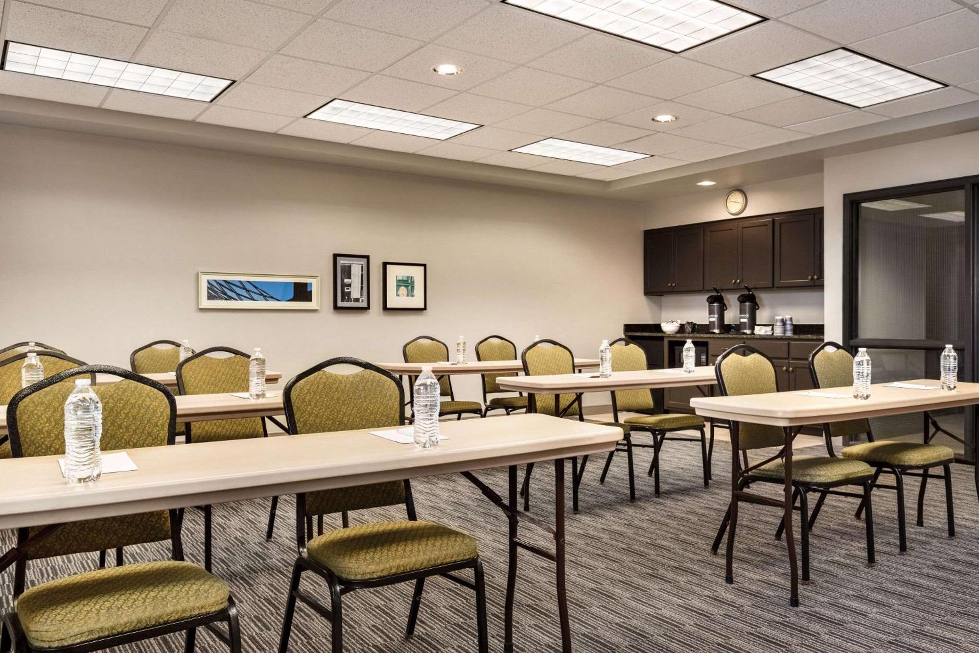 Country Inn & Suites By Radisson, St Cloud East, Mn 세인트클라우드 외부 사진