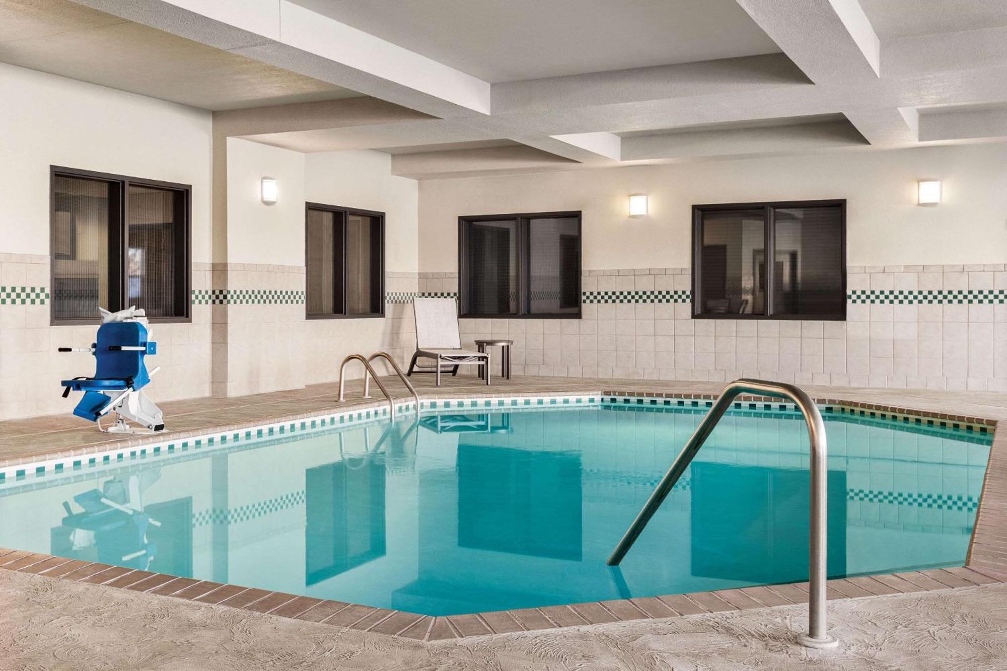 Country Inn & Suites By Radisson, St Cloud East, Mn 세인트클라우드 외부 사진